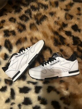 Reebok Classic White & Black Retro Runner Sneakers M8/W9.5 NWOT